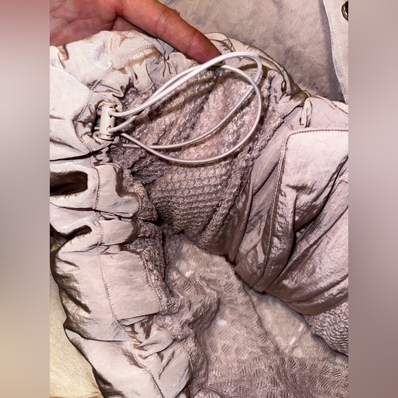 Lululemon In A Flurry Vest. Porcelain Pink. Sz 10. - Picture 9 of 13